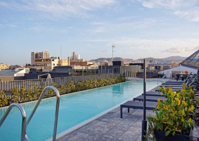 vista de la piscina exterior de la casa